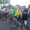 Dans l&#039;attente du départ avec les jeunes coureurs